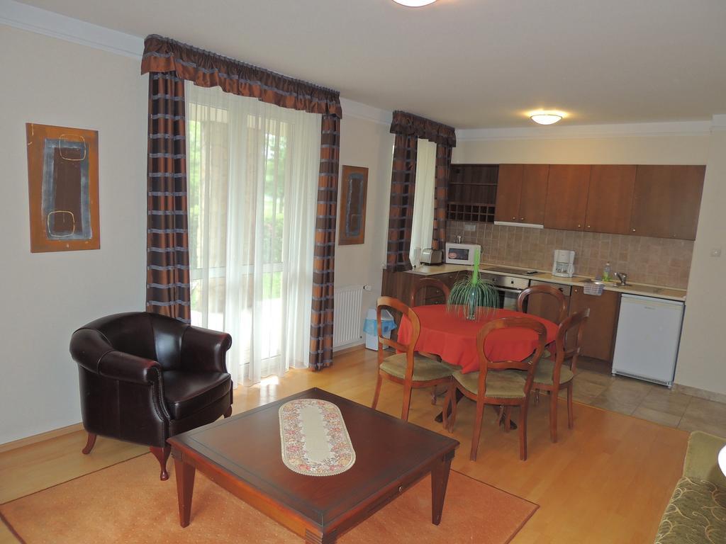 Luxus Golf Apartment Bük Habitación foto